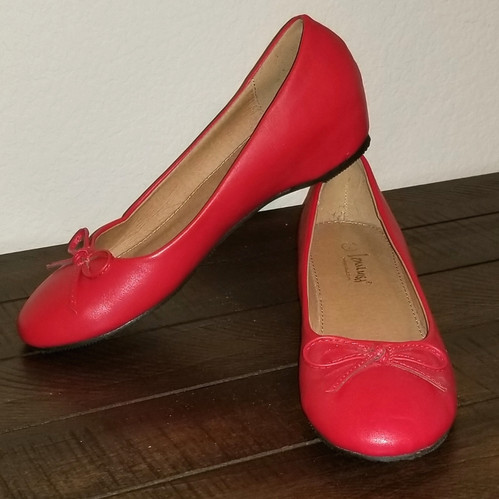 NWT red ballet flats